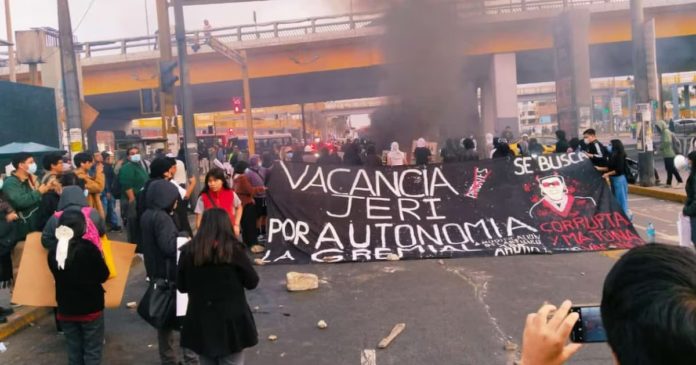 Protestas en San Marcos: Estudiantes exigen renuncia de la rectora Jeri Ramón Protestas en San Marcos: Estudiantes exigen renuncia de la rectora Jeri Ramón