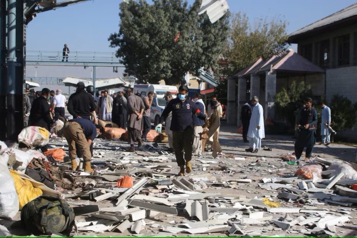 Atentado suicida en Pakistán: al menos 25 muertos y decenas de heridos Atentado suicida en Pakistán: al menos 25 muertos y decenas de heridos