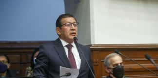 Salhuana anuncia que congresistas recibirán bono por Navidad Salhuana anuncia que congresistas recibirán bono por Navidad