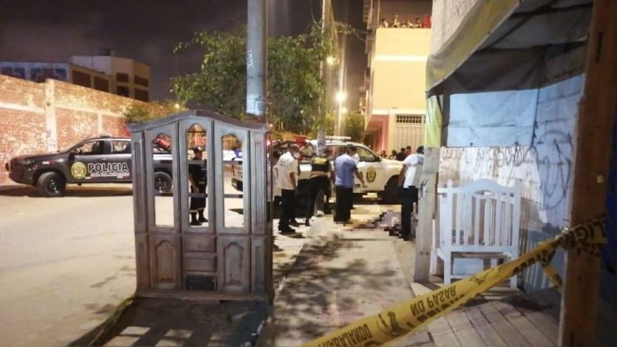 SJL: Mujer fue asesinada en plena vía pública