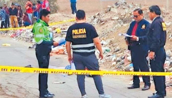 Encuentran cadáver de mujer apuñalada en Ancón