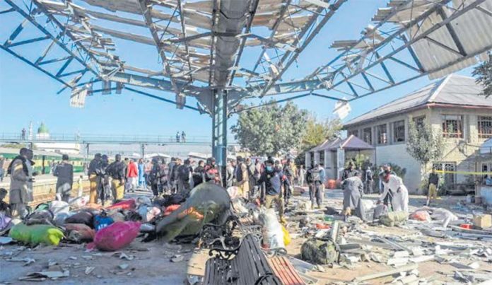 Mueren 48 en Pakistán por atentado aéreo