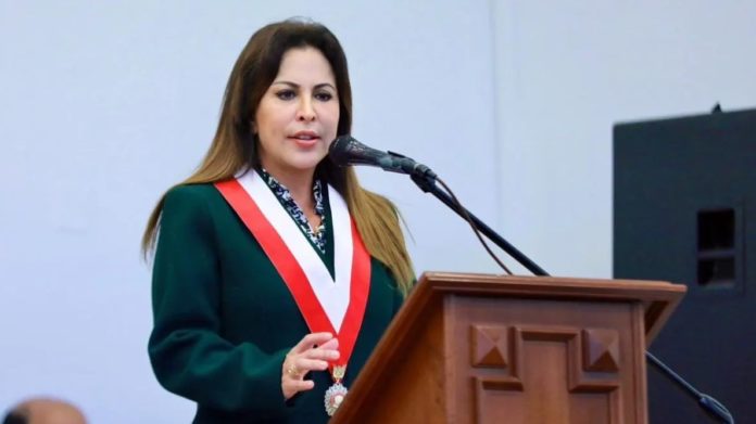 Patricia Chirinos renuncia a Avanza País