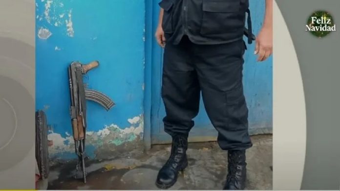 Suboficial olvidó Fusil AKM dentro de un mercado Suboficial olvidó Fusil AKM dentro de un mercado