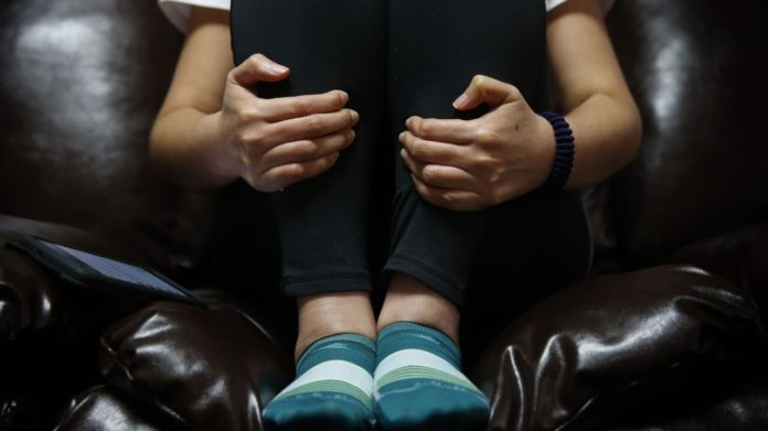 Rescatan a menor presuntamente violada y grabada por su padre Rescatan a menor presuntamente violada y grabada por su padre