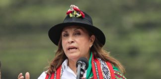 Dina Boluarte minimiza encuestas: “Perdónalos porque no saben lo que encuestan”