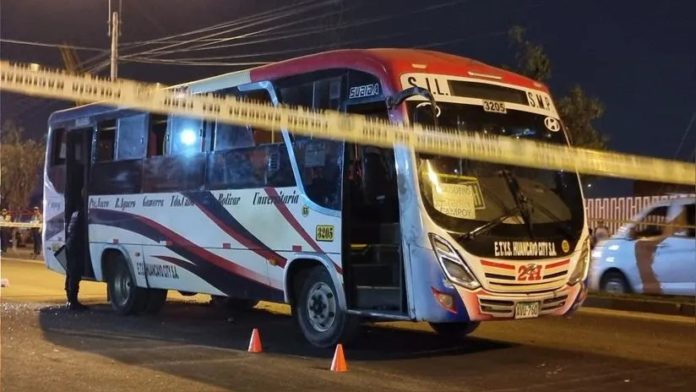 SJL: Explosivo detona dentro de un bus de transporte público SJL: Explosivo detona dentro de un bus de transporte público