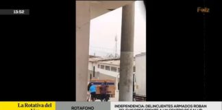 Delincuentes armados asaltaron furgoneta frente a centro de salud