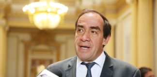 Yonhy Lescano critica al Congreso y lo acusa de estar manejado por mafias