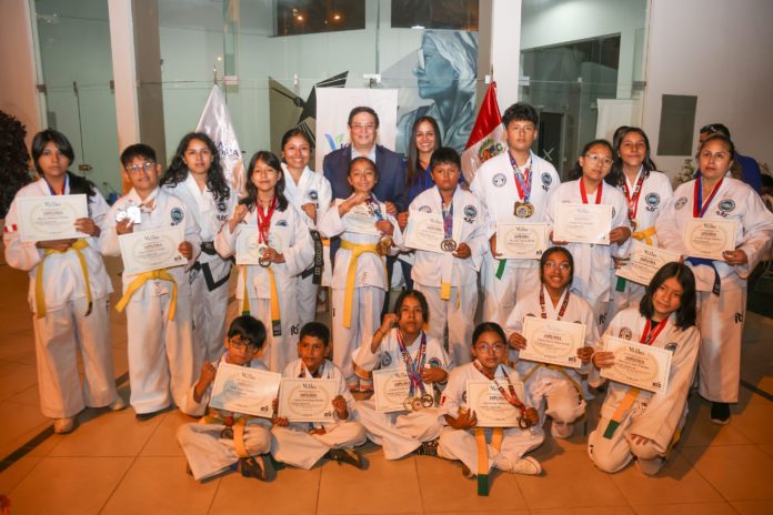 Alcalde Cano homenajeó a jóvenes atletas