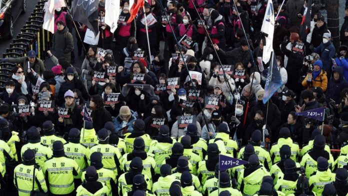 Seúl dividido por arresto del presidente Yoon Suk-yeol Seúl dividido por arresto del presidente Yoon Suk-yeol