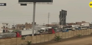 Despiste de camión provocó gran congestión vehicular Despiste de camión provocó gran congestión vehicular