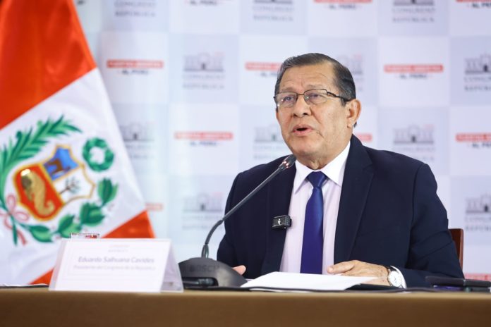 eduardo salhuana Presentan moción de censura contra Eduardo Salhuana
