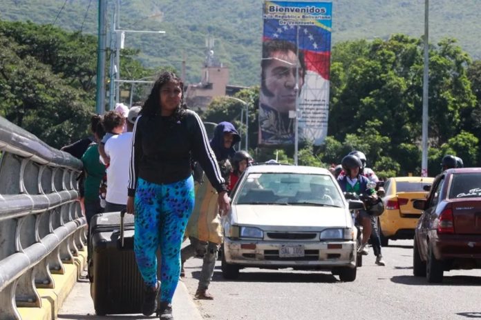 Venezuela cerró frontera con Colombia Venezuela cerró frontera con Colombia