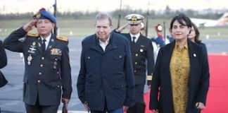 Edmundo González llegó a Lima para reunirse con Dina Boluarte