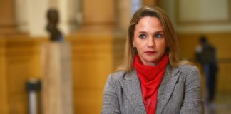 Fiscalía presenta denuncia constitucional contra Luciana León por tráfico de influencias