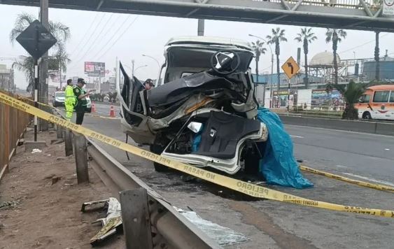 Chofer muere tras impactar con vehículo Chofer muere tras impactar con vehículo