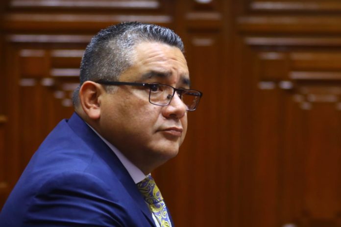 Ministro del Interior, Juan José Santiváñez, envuelto en polémica por supuesta conversación con oficial PNP Ministro del Interior, Juan José Santiváñez, envuelto en polémica por supuesta conversación con oficial PNP