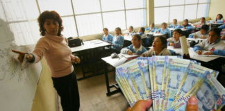 Docentes peruanos recibirán aumento en este 2025