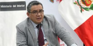 Santiváñez: «Hay que diferenciar el selfie o la foto» Santiváñez: "Hay que diferenciar el selfie o la foto"