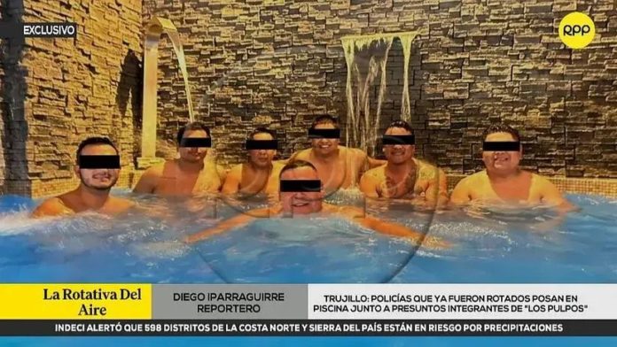 Identifican a policias junto a presuntos integrantes de 