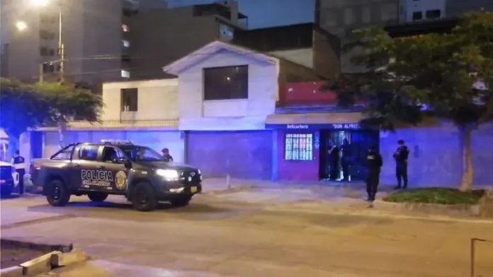 Surquillo: Delincuentes dispararon a hombre dentro de local Surquillo: Delincuentes dispararon a hombre dentro de local