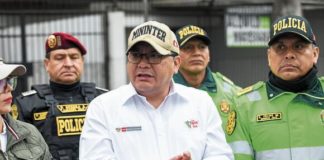 Juan Santiváñez defiende a la PNP, y se declara en emergencia