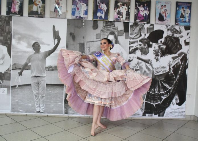 Astryd, tricampeona nacional y mundial de marinera Astryd, tricampeona nacional y mundial de marinera