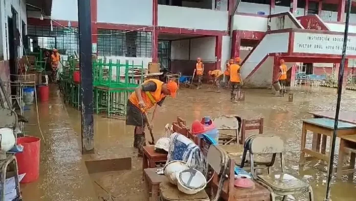 Varios colegios afectados por lluvias en Tumbes Varios colegios afectados por lluvias en Tumbes