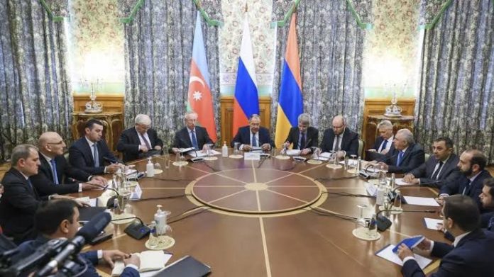 Armenia y Azerbaiyán firman acuerdo histórico