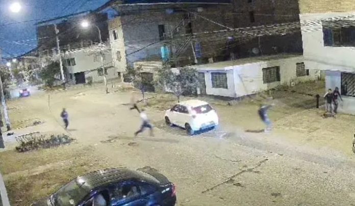 Balean a menor y amigo en SJL