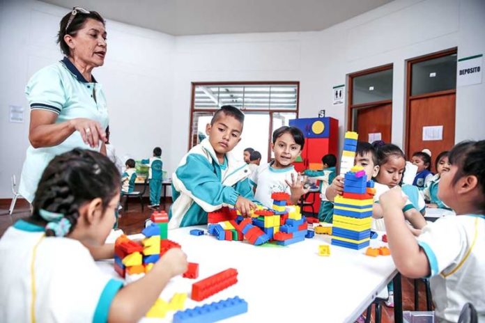 Docentes recibirán aumento