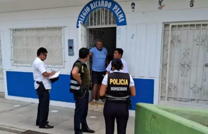 Le vuelan la cabeza en puerta de colegio Le vuelan la cabeza en puerta de colegio
