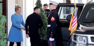 Volodimir Zelenski, presidente de Ucrania se arrancó de reunión