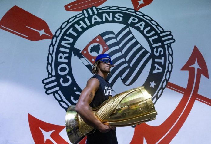 Primer título de André Carrillo con el Timao