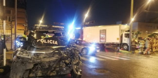 Trágico choque entre un camión y un patrullero