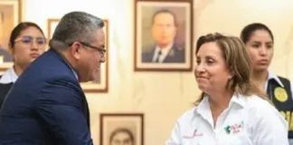 Dina Boluarte autorizó viaje de ministro Santiváñez