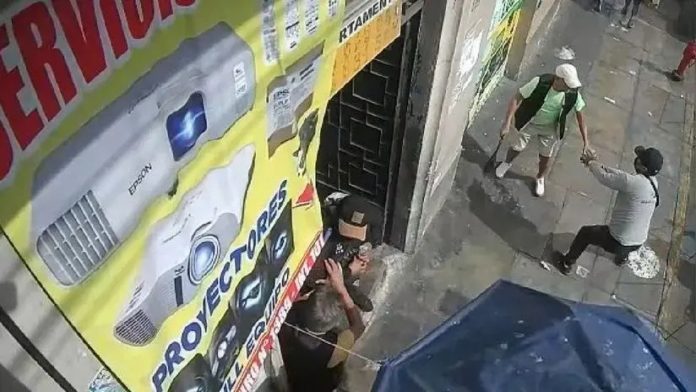 Delincuentes asaltaron a cambista a plena luz del día