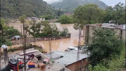 Desborde del río Huallaga provoca inundaciones Desborde del río Huallaga provoca inundaciones