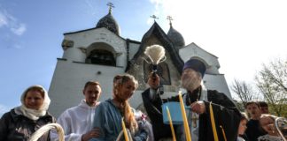 Vladimir Putin ordena un cese el fuego en Ucrania por la Pascua Vladimir Putin ordena un cese el fuego en Ucrania por la Pascua