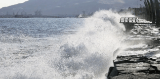Cierran varios puertos del Perú por presencia de oleajes fuertes Cierran varios puertos del Perú por presencia de oleajes fuertes