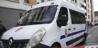 Ataque en cole deja un muerto en Nantes