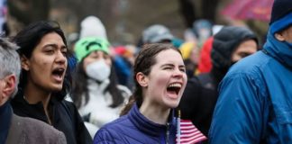 Harvard demanda a Trump