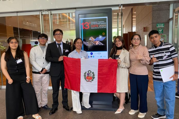 Perú en congreso de tecnología espacial