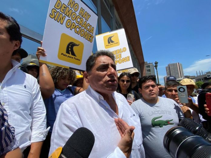 Fiscalía decidirá pronto si continúa caso contra partido de Carlos Álvarez