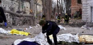 ataque con misiles balísticos perpetrado por fuerzas rusas contra la ciudad nororiental de Sumy, en Ucrania