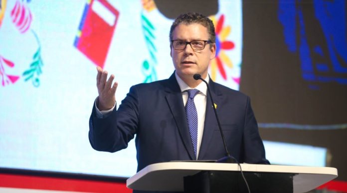 Fiscalía presentó denuncia constitucional contra ministro de Educación Fiscalía presentó denuncia constitucional contra ministro de Educación