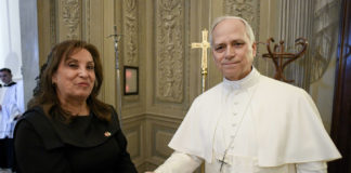 Dina Boluarte evitó dar detalles de su reunión con el Papa León XIV