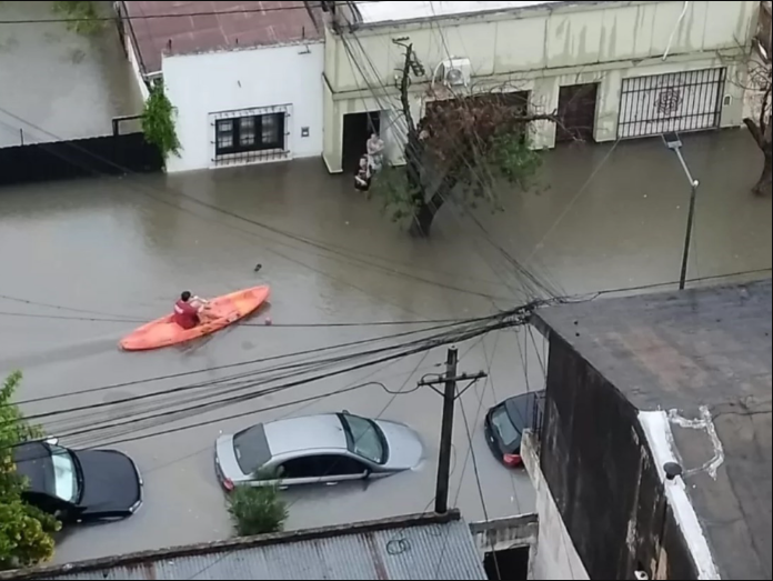 Argentina se inunda por fuertes lluvias Argentina se inunda por fuertes lluvias