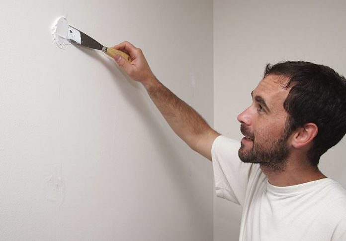 Cómo reparar agujeros en las paredes de tu casa Cómo reparar agujeros en las paredes de tu casa